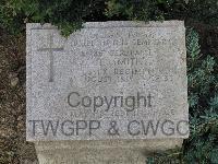 Twelve Tree Copse Cemetery - Smith, T W
